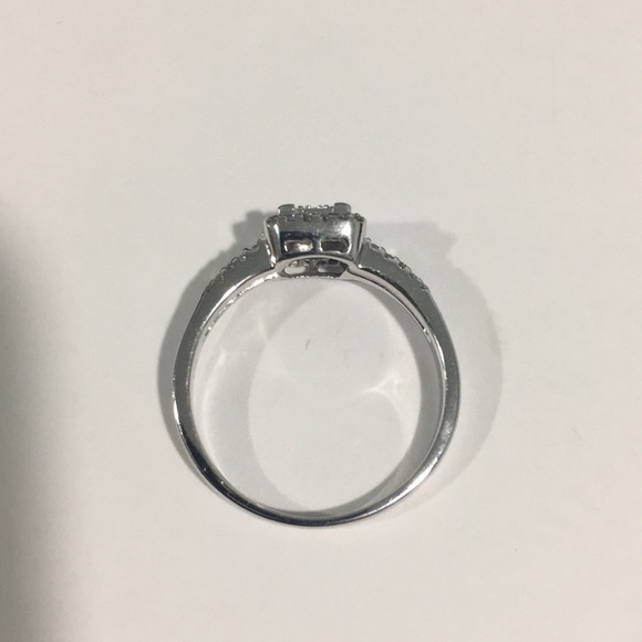 10k White Gold Women's Diamond 💎 Cluster Ring 💍 - Picture 5 of 8